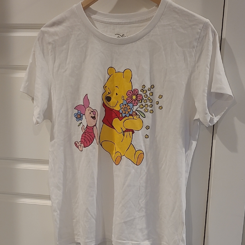 🟢Winnie The Pooh Tshirt. Size Large